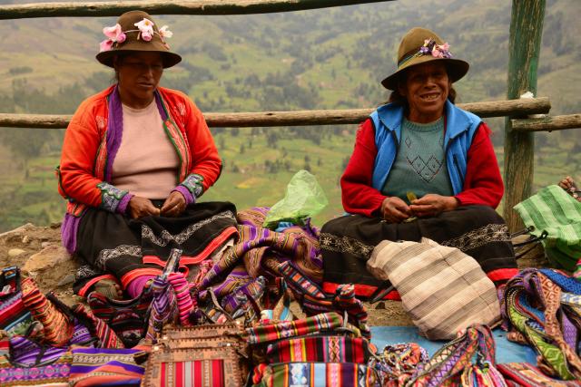 Peruvian textile merchants, Sacred Valley